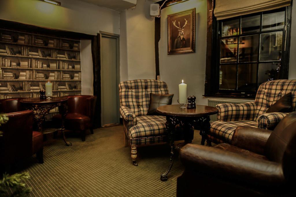 The Angel Hotel 拉文纳姆 外观 照片